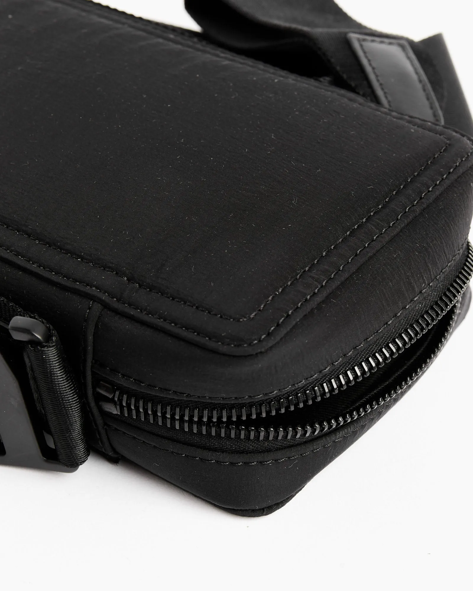 Le Cuerda Vertical Bag in Black